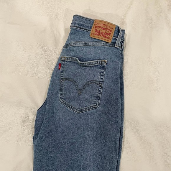 Levi's High Waist Flare Crop Jeans - Picture 4 of 6